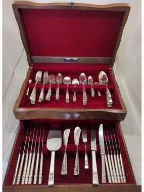 Oneida Community Plate Silverplate Flatware Set 60pc w Wood Chest Ornate